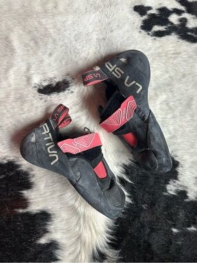 La Sportiva Theory Womens Climbing Shoes 40 Used NEEDS RESOLE